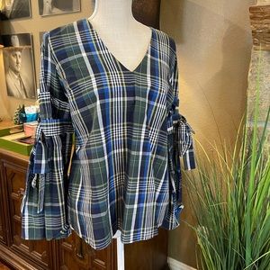 Gianni Bini long bell sleeve plaid statement blouse with bow - size Large